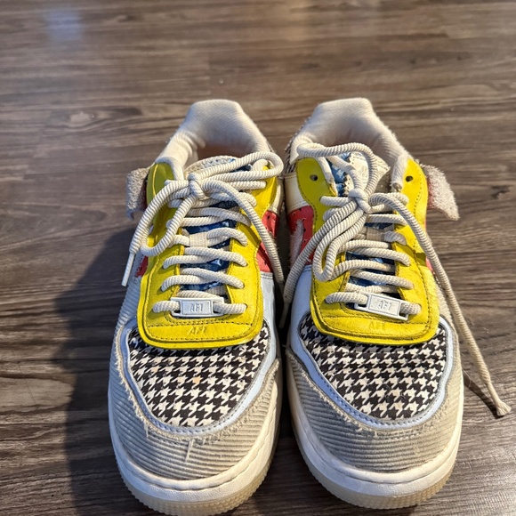 Shoes - Picture 1 of 1